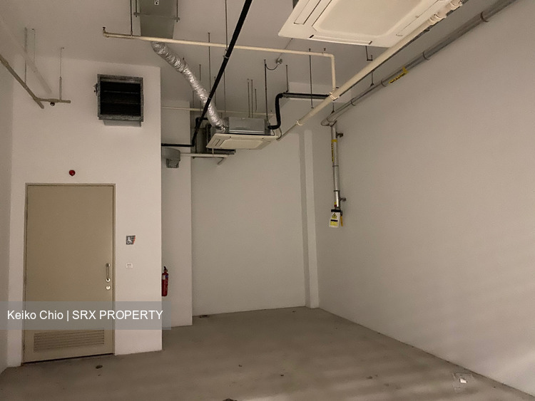 NEWest (D5), Retail #281116201